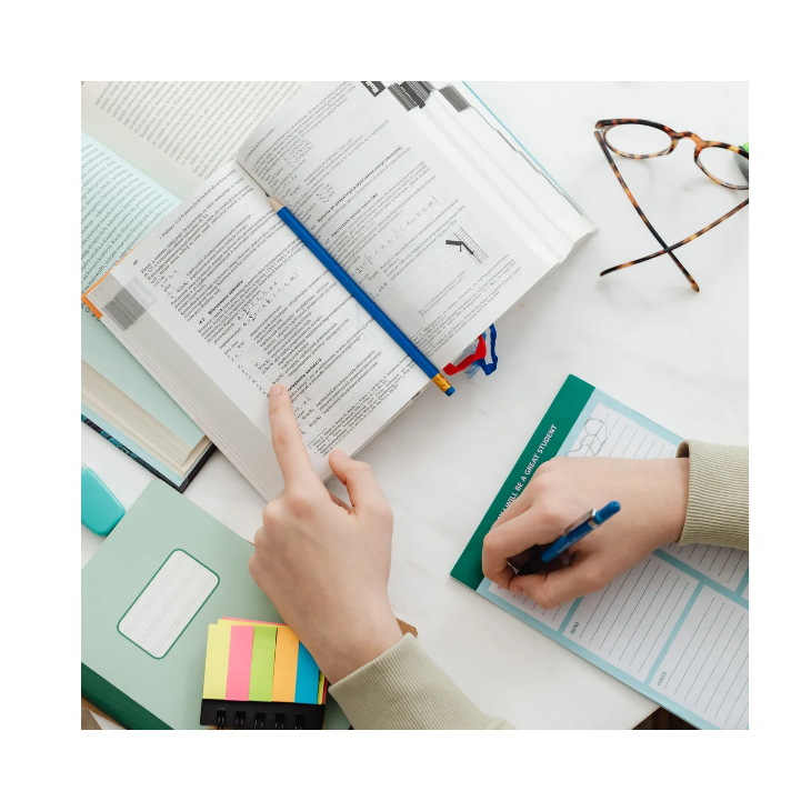 勉強中のノートや教科書